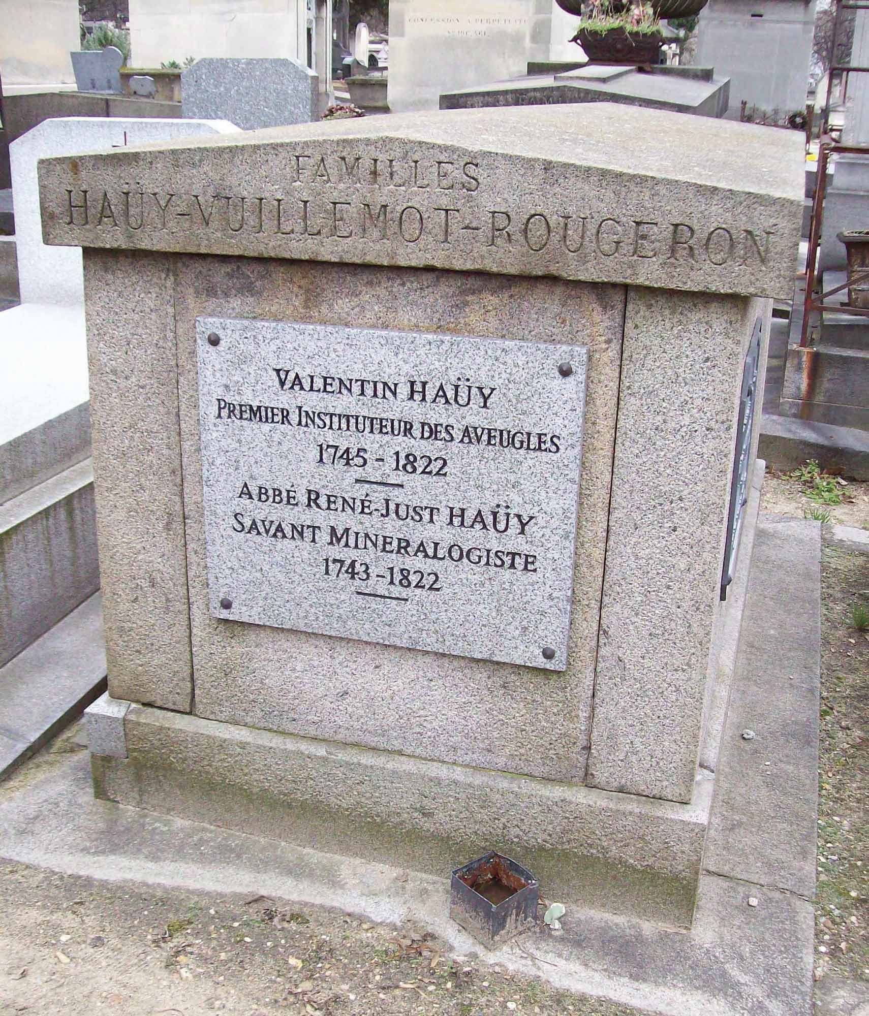 Sépulture de Valentin Haüy et de René Just Haüy, au cimetière du Père Lachaise, à Paris