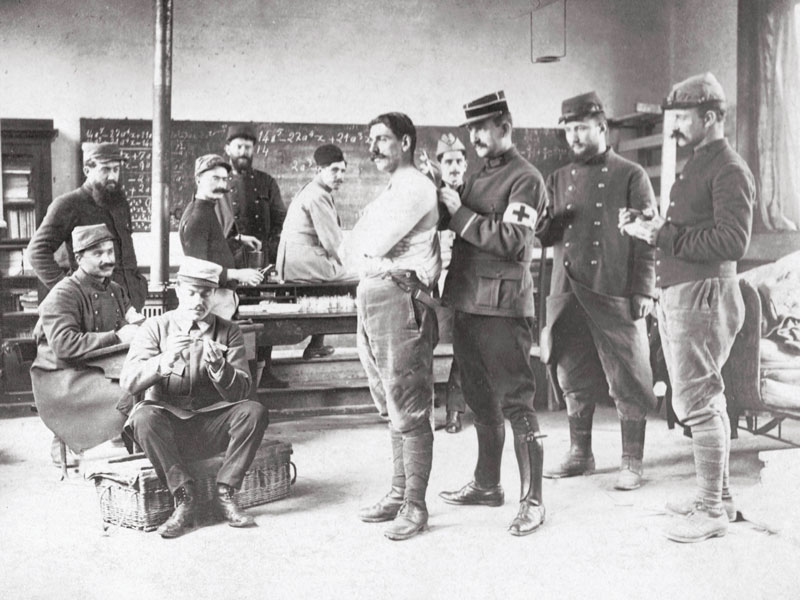 Vaccination anti typhoïdique aux armées, 17 avril 1915. Cliché du Révérend Père Brottier - Coll. Eddy OZIOL