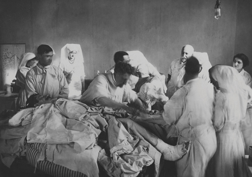 Hôpital du Grand Plais, Service du Dr Laurent – Greffe des os, 1917 - Coll. La contemporaine